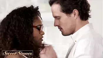 petite,ebony,spread-eagle,pussy-licking,trimmed-pussy