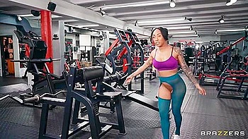 gym,milf-pov,ebony-milf,hd,pov-blowjob