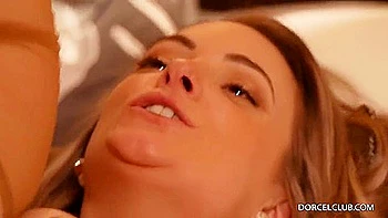 softcore,big-tits,juggs,busty-amateur,blonde