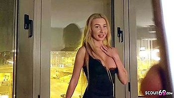 public,university,teens,german-teen-18,blowjob