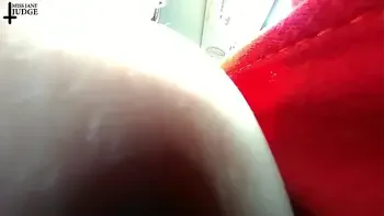 giant,public,unaware,big-boobs,tiny-man-pov