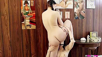 dyke,amateur-lesbian,lesbian,mom,young-18