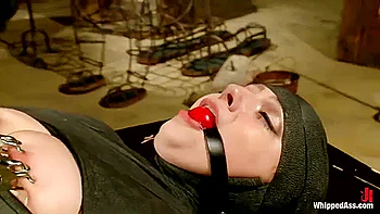 lesbian-anal-sex,teens,strap-on-lesbian,dominatrix,lesbian