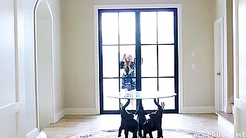 big-ass,mom,busty,dyke,blonde