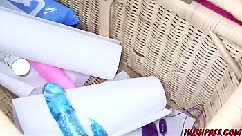 milf,blonde-milf,cunnilingus,muff-diving,blonde