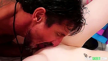 brunette,veiny,young-18,teens,hd