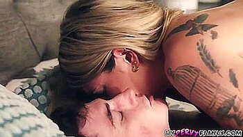 mom,big-tits,hooters,big-ass,knockers