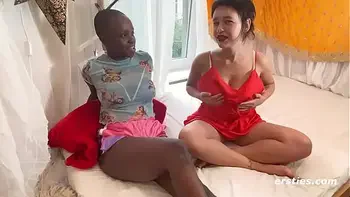 lesbian-lovers,lesbian-scissoring,real-lesbians,amateur,lesbian-fingering