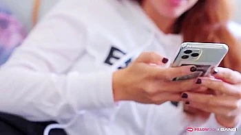 mom,knockers,stripper,blonde-milf,striptease