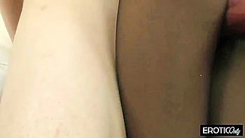 blonde-milf,hd,boobs,big-tits,booty-shake