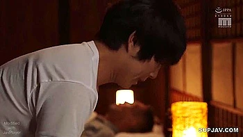 hooters,homemade,amateur-milf,big-ass,busty-milf