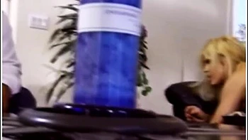 sharing,couch-sex,cumshot,big-cock,cuckold