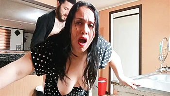 brunette,american,juggs,busty,amateur