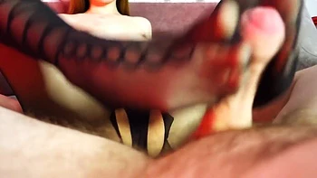 booty,close-up,teen-18,toes,teens