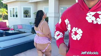 boobs,thick,nature,mom,hd