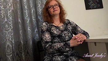 red-head,masturbation,big-tits,solo-female,mature