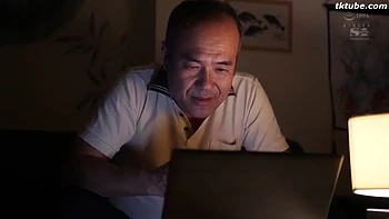 hooters,busty-asian,oldy,busty-milf,big-tits