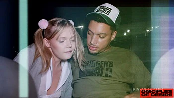 teens,pissing,blonde