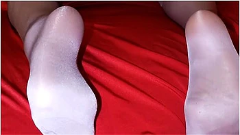 amateur,solo-female,masturbation,milf,foot-fetish