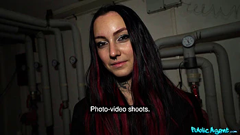 blowjob,fucking,handjob,bald-pussy,indoors