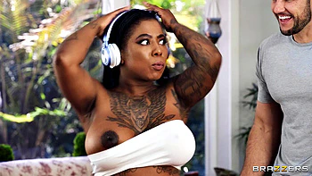 close-up,blowjob,kissing,brunette,curvy-woman