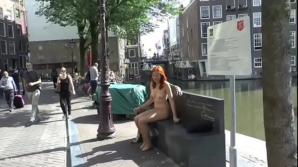 nude-in-public,redhead