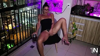 naturals,beginner,latina-amateur,real-homemade-amateur,muscular-woman