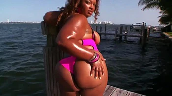 black-and-ebony,big-butt,cowgirl,outdoor