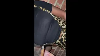 muy-estrecha,creamy-pussy,sneaky-links,blowjobs,outside