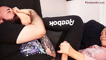 toes,brunette,teen-18,young-18,hd