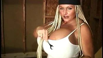 babes,striptease,car,big-tits,tits