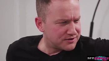 blonde-milf,hooters,busty-milf,realtor,juggs