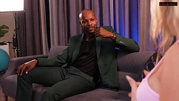 hairy-pussy,condom-fuck,pornstar,interracial,amateur-casting