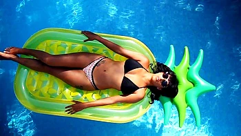 big-tits,milf,spread-legs,outdoor,piercing