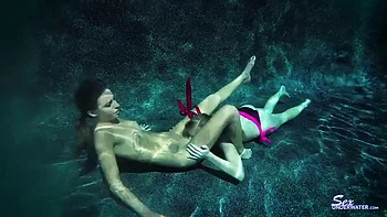 lesbian,blonde,brunette,underwater