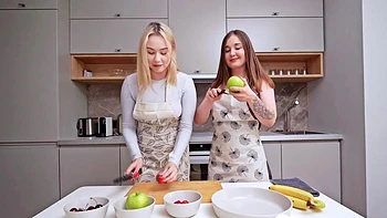 hardcore,babes,curvy,long-hair,licking