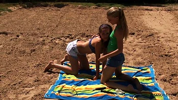 nature,brunette,teens,amateur-lesbian,blonde