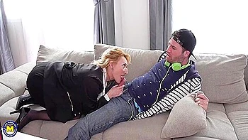 mom,busty-milf,granny,mature-amateur,veiny