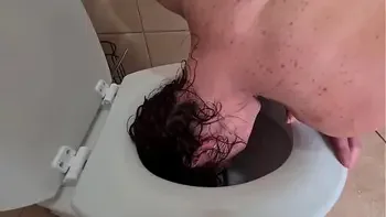 kink,wetandpissy,piss-whore,petite,pissing