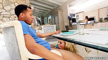 milf,interracial,american,pissing,facial