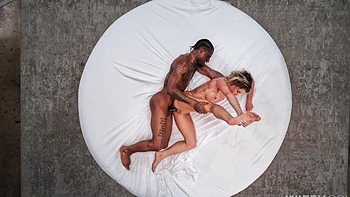 beauty,share,cuckold,skinny,spread-legs