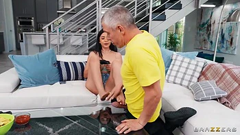 toes,brunette,hd,foot-fetish,throat