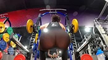 gym,exhibitionist,butt,brunette,flashing