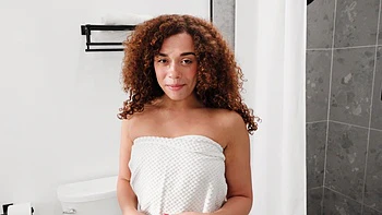 foot-fetish,fetish,bath,brunettes,latina