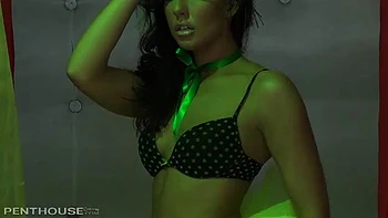 hardcore,doggy-style,licking,brunette,missionary