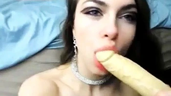solo,amateur,blowjobs,slut,dildo