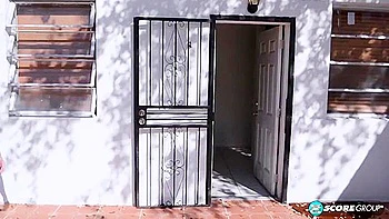 teen-18,peeing,pissed-on,teens,hairy