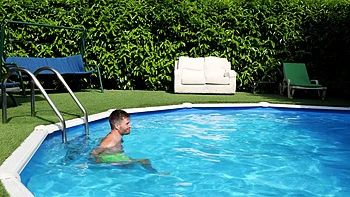 blowjob,outdoor,french,brunette,threesome