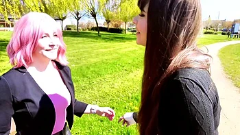 outdoor,milf,lesbian