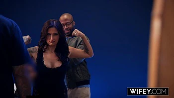 blowjobs,tattoo,brunette,missionary,threesome